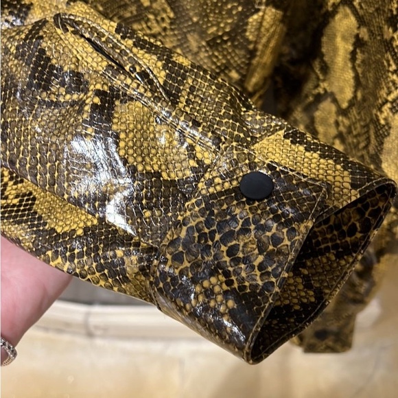 BAUM UND PFERDGARTEN Yellow women’ s Snake Print Leather Jacket NWT - Picture 8 of 12